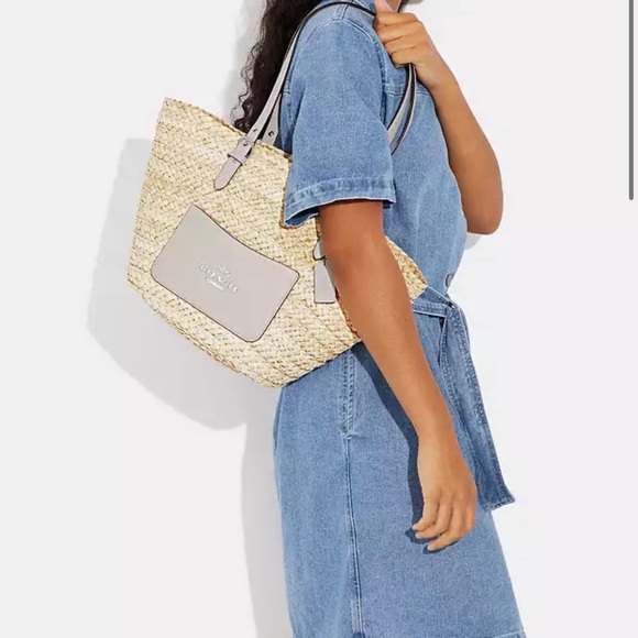 CJ518 - Coach Large Tote - Picture 12 of 12